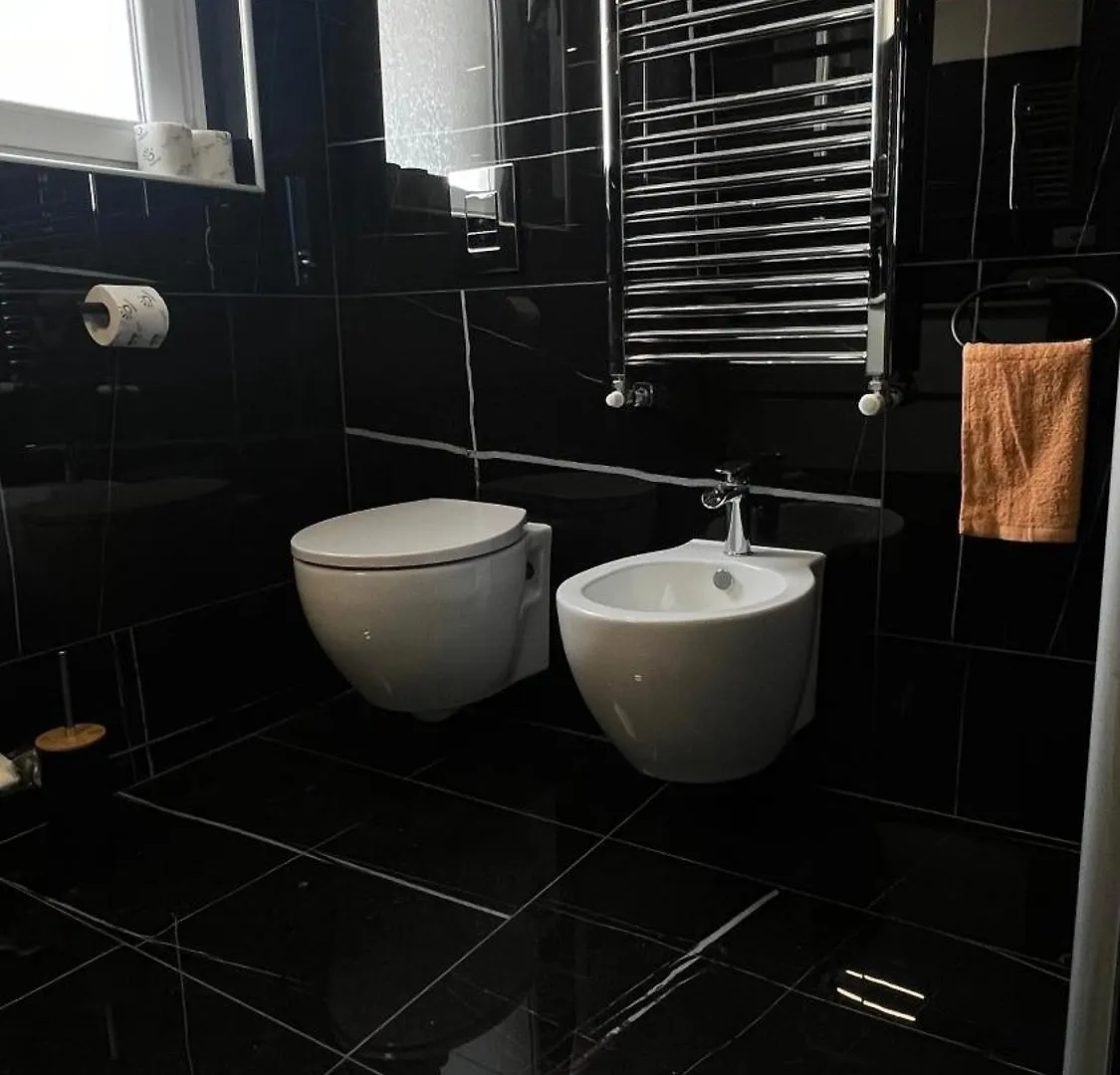 Luxury House Côme 0*,  Italia